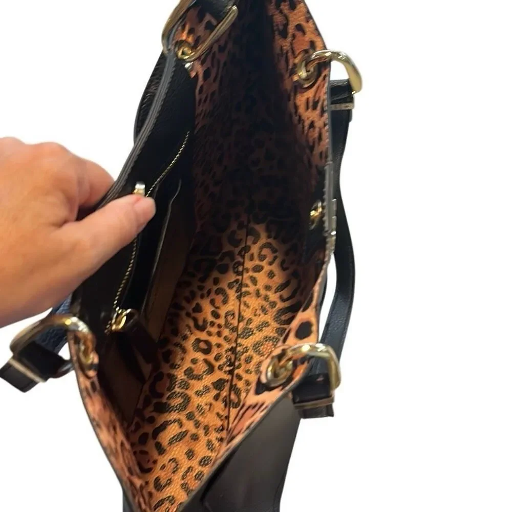 Steve  Madden Black tote, small flaw on top above nameplate